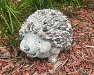 LOTS OF YARD DECOR