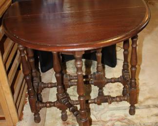 gate-leg, drop-leaf side table