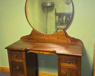Vintage 1930-1940 Vanity