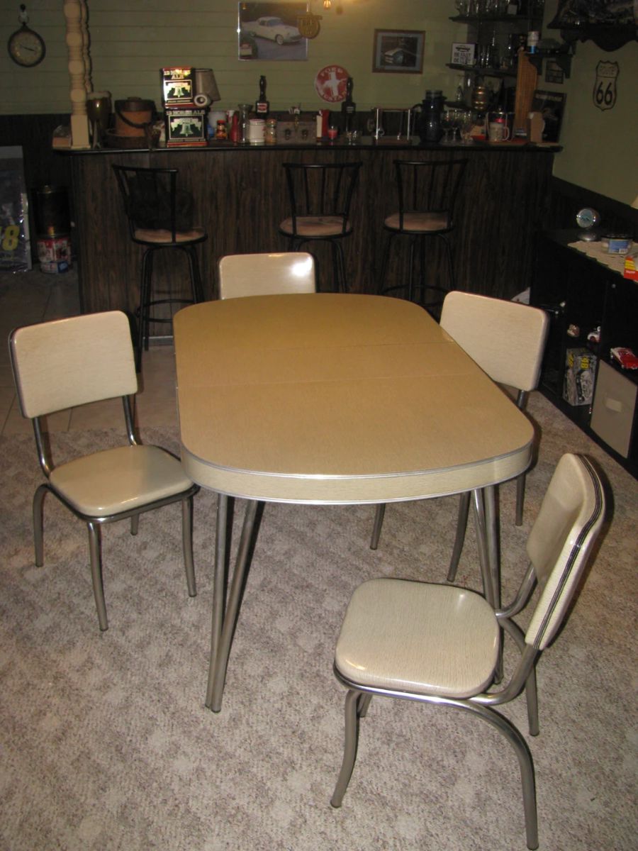 Formica Top table/4 chairs