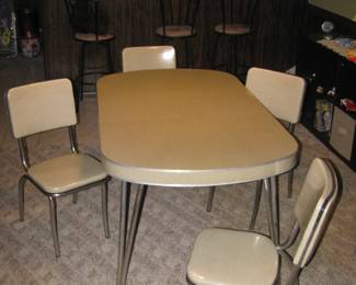 Formica Top table/4 chairs