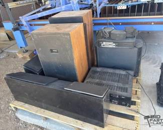 2070 Pallet with Radio Speakers