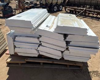 5046 Pallet of Ceiling Lights