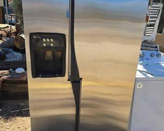 1610 Maytag Plus RefrigeratorFreezer