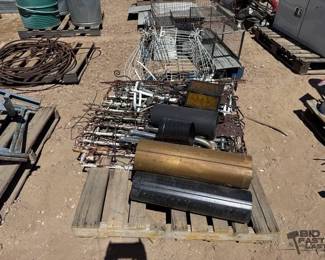 3124 Pallet of Yard Decor
