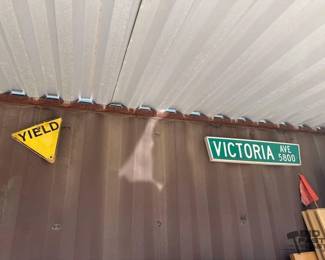 1522 Wooden Yield Sign Victoria Ave Street Sign