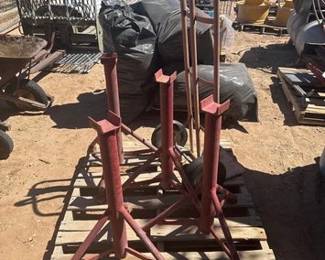 3148 4 Metal Stands and 1 Dolly