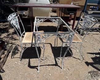 1064 Metal Patio Table with 2 Chairs