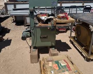 3056 Hitchi Band Saw CB 75F and Accessories