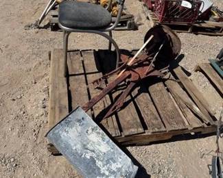 1110 Mailbox and Chair