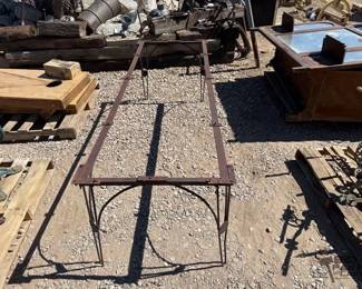 1116 Metal Table