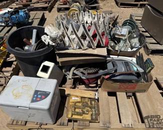 2446 Welbilt Bread Maker, Hand Saws, Lights