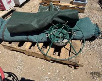 2438 Christmas Tree Stands, Privacy Fence Netting