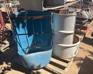3146 4 Horse Feeders