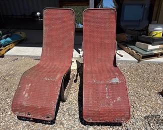1084 2 Patio Lounge Chairs