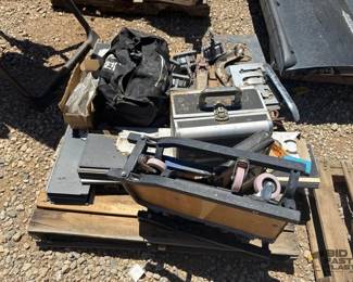1082 Lights, Foldable Creeper, Knee Brace, Tow Hitch, Vinyl Plank