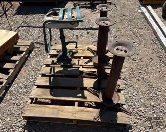 1118 Metal Chair and 3 Chair Bases