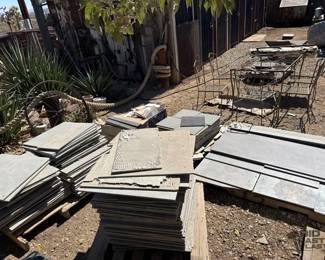 1004 5 Pallets of Tile