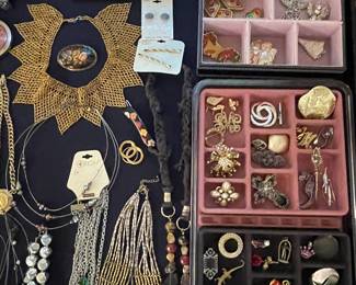 COSTUME JEWELRY 