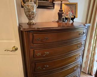 CHEST OF DRAWERS