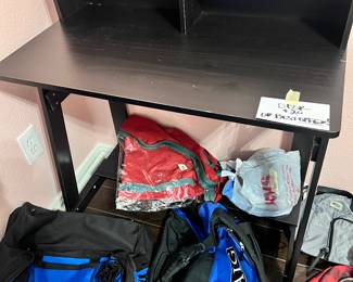 Desk, tote bags