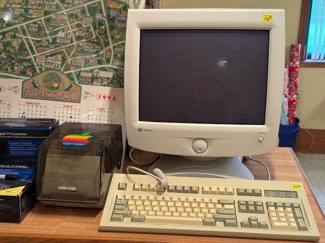 Gateway 700vc and Key board floppy discs and original APPLE Disc plastic holder