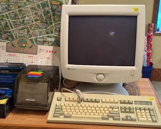 Gateway 700vc and Key board floppy discs and original APPLE Disc plastic holder