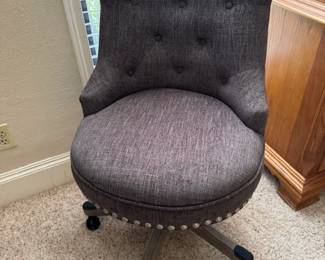 Very Comfy Swivel - Like NEW