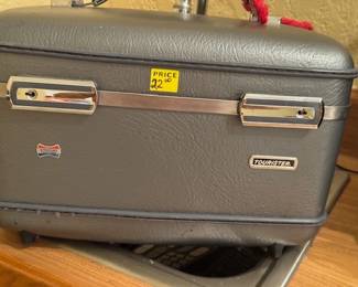 VINTAGE American Tourist small suit case