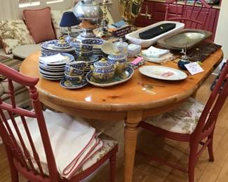 Oval pine table/chairs