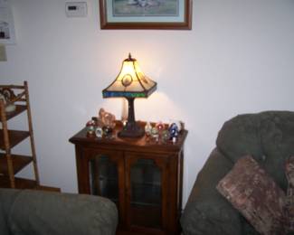 SHORT CURIO & LAMP