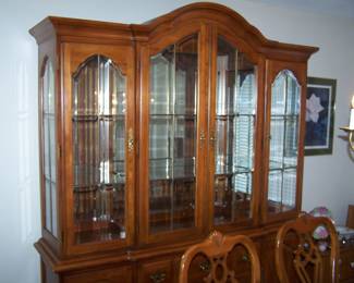 THOMASVILLE CHINA CABINET