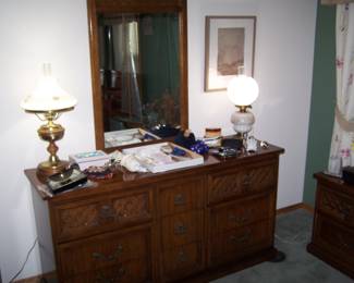DIXIE DRESSER/ MIRROR, LAMPS & MISC.
