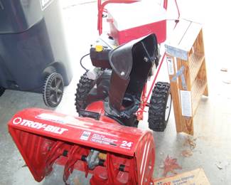 TROY-BILT SNOW BLOWER