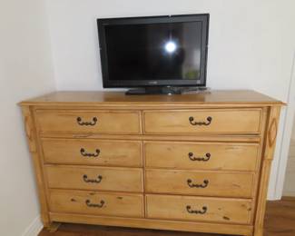 Large 8 drawer chest.