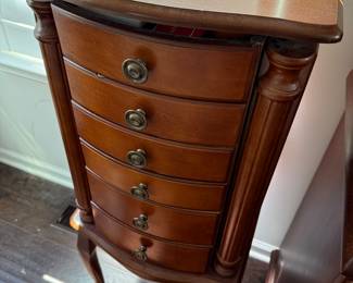 Jewelry chest 
