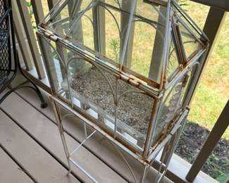 What a cute fairy garden this would be