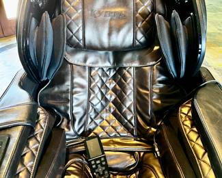 Kyota M888 Kokoro Massage Chair by Infinity.
Model: M888 KOKORO