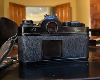 SLR Camera Bundle: Nikon FE2 35mm SLR Camera + Sigma Zoom‑Master 35–70mm Lens + Vivitar 283 Auto Thyristor Flash