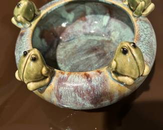 5 frog Majolica planter