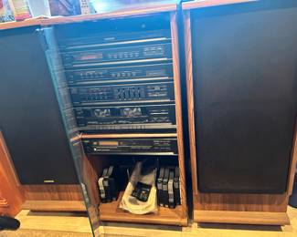 Magnavox sound system with Magnavox pair of speakers.