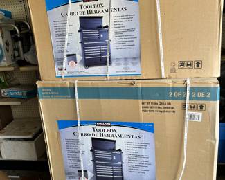 17 drawer Kirkland tool box - NIB straps still on!!!!