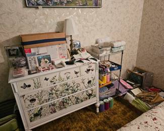 NICE DRESSER