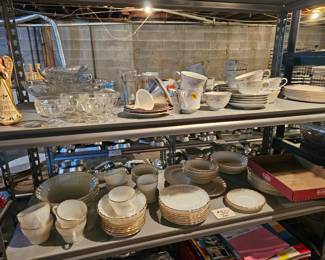 SET OF WHITE DISHES