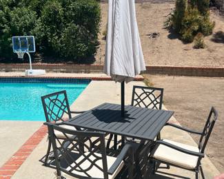 nice patio set...