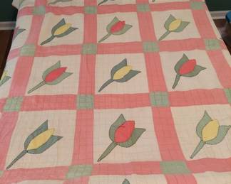 Vintage Tulip Quilt, approx. 72" x 85" VG condition.
