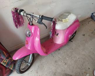 Kids Sweet Tea Razor Scooter, Untested