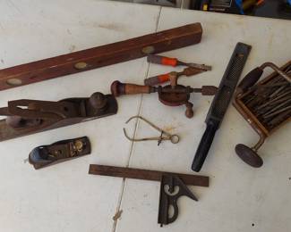 Stanley no. 6 and assorted hand tools