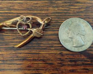 9K Gold Edwardian Wishbone Pin Birmingham England Hallmarked 1907 2.4g. Including small red stone