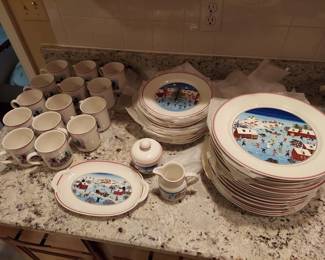 Villeroy & Boch Luxembourg Naif Christmas Dish Set 16 Dinner Plates, 14 Coffee Mugs, 14 Salad Plates, Creamer & Sugar, 6x9 oval plate.